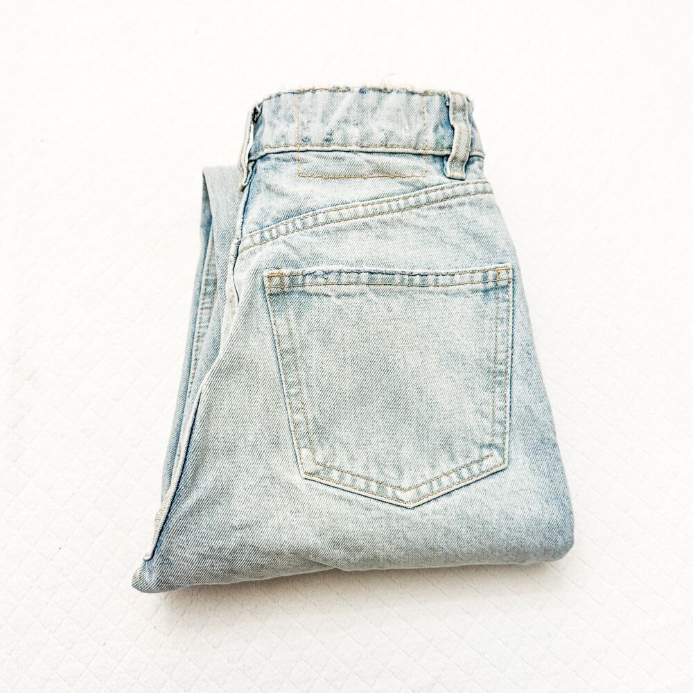 Zara Straight Leg Distressed Denim Jeans Raw Hem Ripped Knees Light Wash Size 0